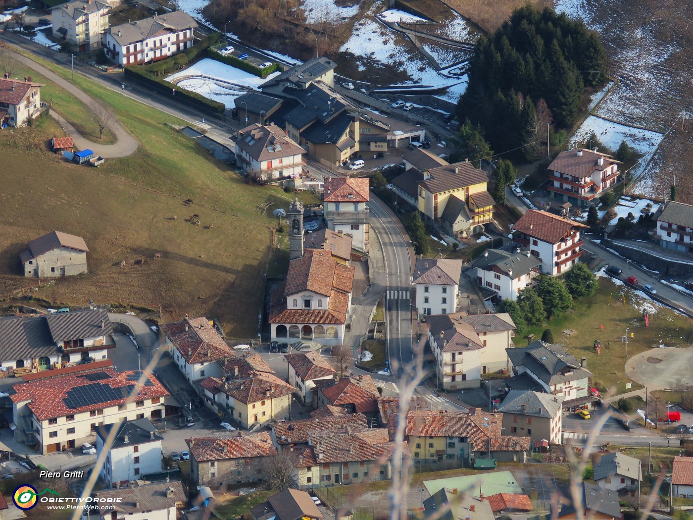 35 Valpiana, il centro con la Chiesa.JPG
